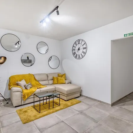 Apartament Modern With Backyard And Garage Spot By 360 Estates *