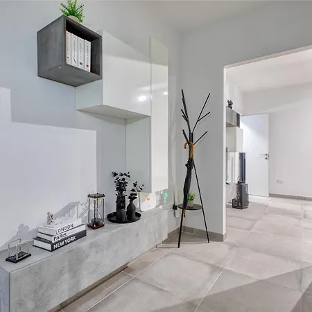 Modern With Backyard And Garage Spot By 360 Estates Apartament