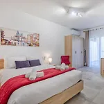 Appartement Modern With Backyard And Garage Spot By 360 Estates *