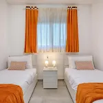 Appartement Modern With Backyard And Garage Spot By 360 Estates *