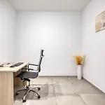아파트 Modern With Backyard And Garage Spot By 360 Estates