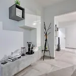 Modern With Backyard And Garage Spot By 360 Estates Appartement