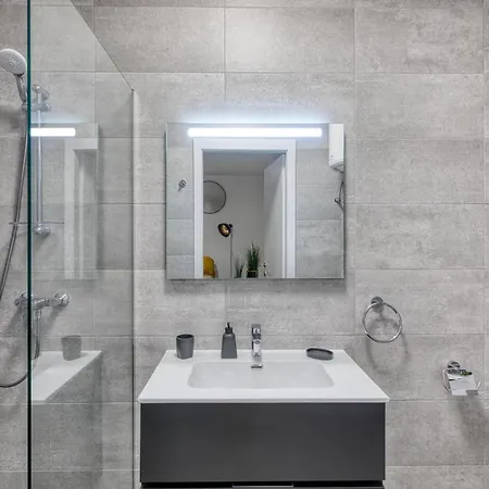 아파트 Modern With Backyard And Garage Spot By 360 Estates *