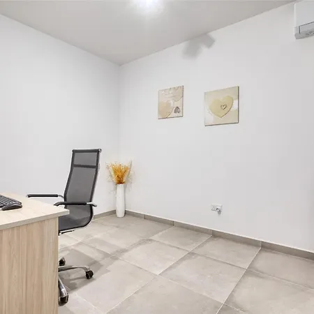 Διαμέρισμα Modern With Backyard And Garage Spot By 360 Estates Żabbar