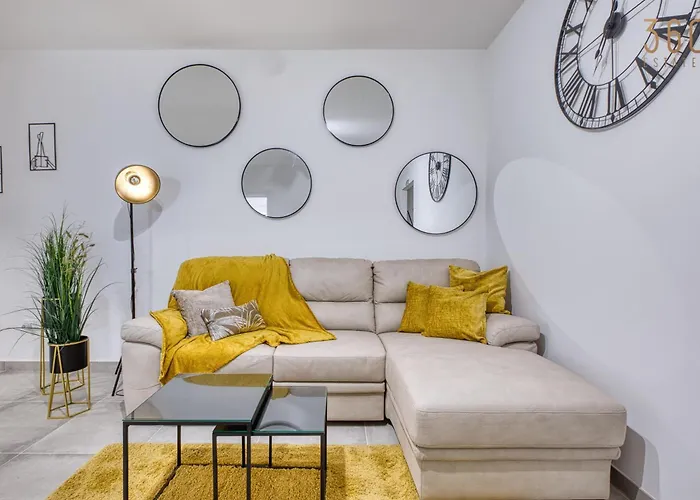 Modern With Backyard And Garage Spot By 360 Estates Διαμέρισμα