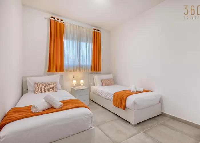 Modern With Backyard And Garage Spot By 360 Estates *