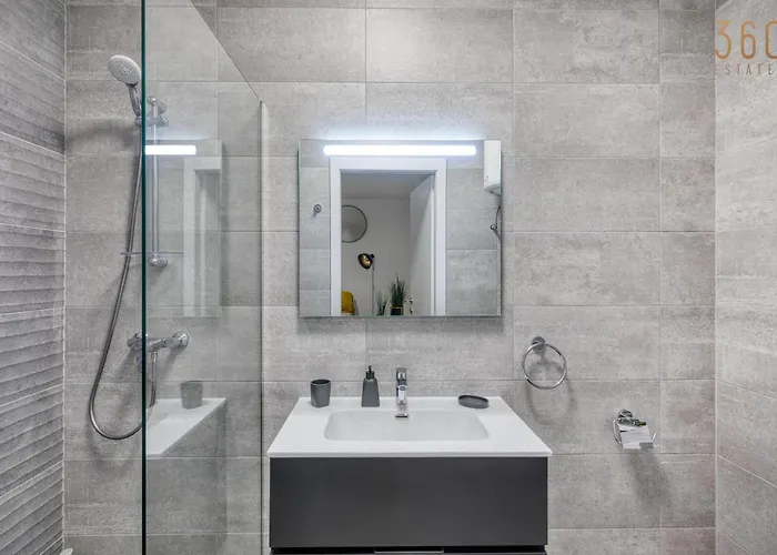 Διαμέρισμα Modern With Backyard And Garage Spot By 360 Estates *