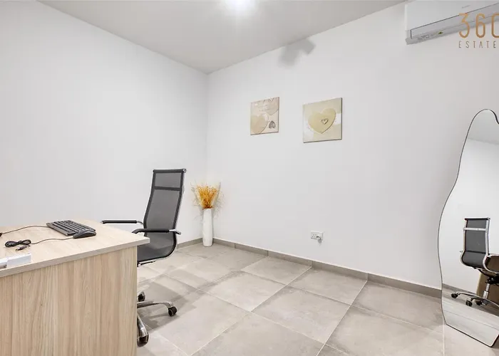 Διαμέρισμα Modern With Backyard And Garage Spot By 360 Estates Żabbar