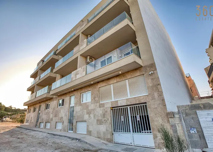 Modern With Backyard And Garage Spot By 360 Estates Żabbar